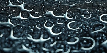 窗户渗雨水该找物业吗？